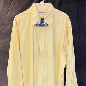 ROUNDTREE and YORKE.   GOLD LABEL Yellow Dress Shirt